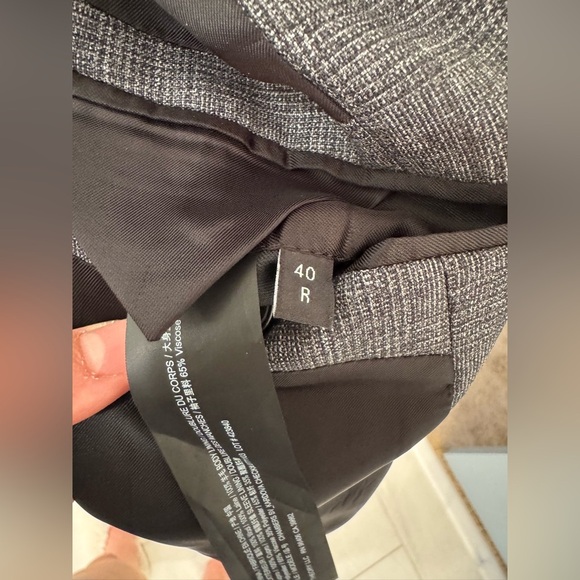 Theory Men's 40R Gray Dobby Weave Wool Blend Two Button Blazer - Picture 9 of 11